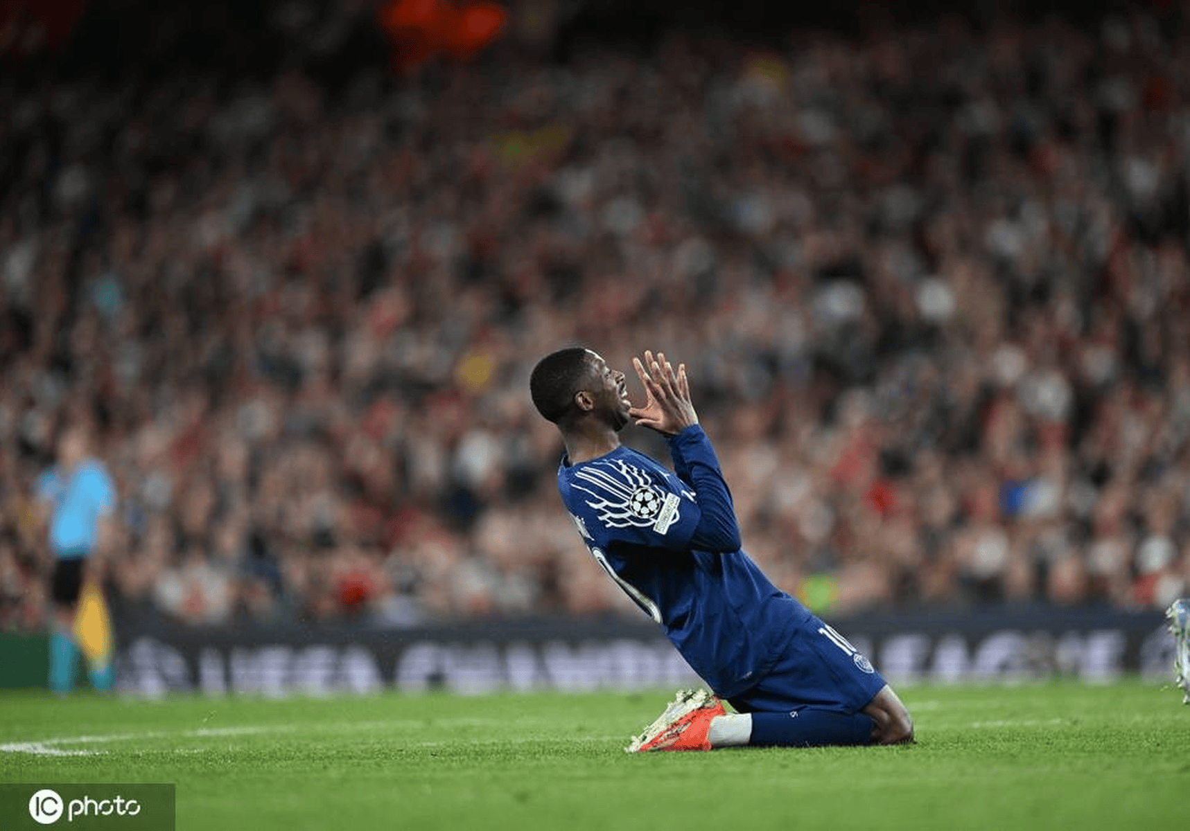 kaiyun_惊险一战：尤文图斯小胜巴黎圣日耳曼(尤文图斯vs巴塞罗那12月9号)